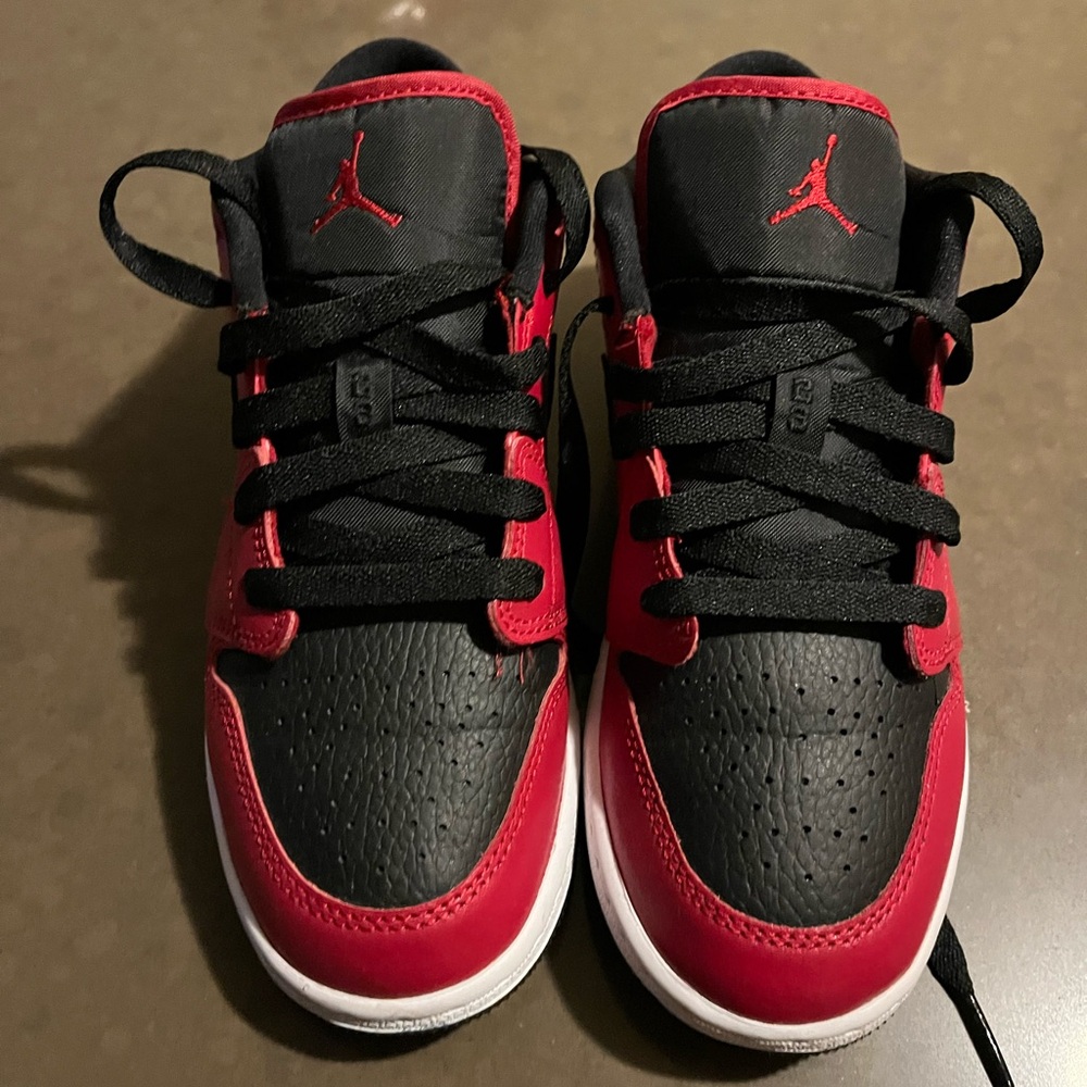 Nike Jordan Kids Black and Red Sneakers BRAND NEW size 3.5Y